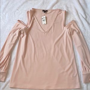 Express blouse with cut out shoulders - light pink